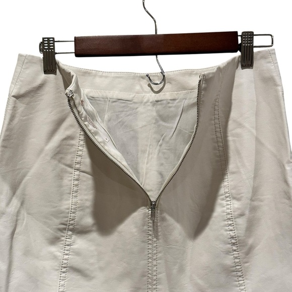 Free People White Polyurethane “pleather” Mini Skirt w/ Lining Women’s Size 4 - Picture 5 of 9